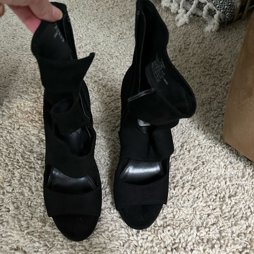 Steve Madden black suede heel shoes - Picture 3 of 6